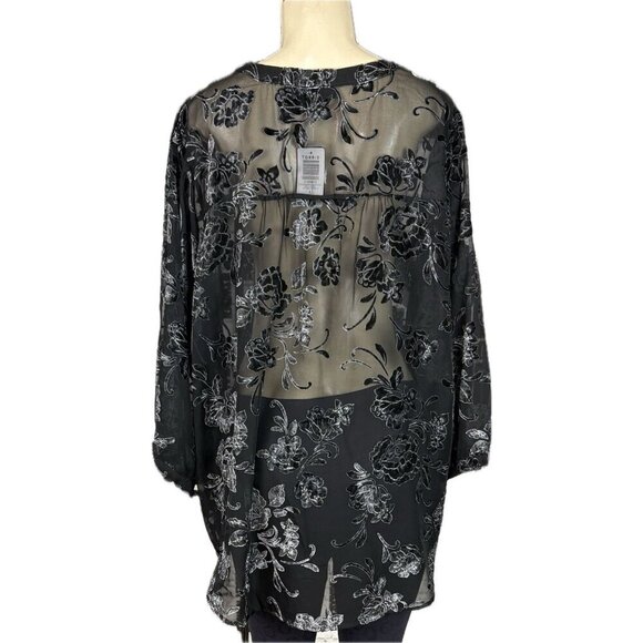 Torrid +4 Black Burnout Floral Split Button Neck Curved Hem 3/4 Sleeve Blouse - Picture 4 of 6